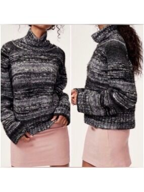 Aritzia Babaton Titus Alpaca Wool blend Turtleneck size Large